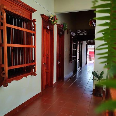La Casa De Las Flores Hostal คาร์ดิน ภายนอก รูปภาพ