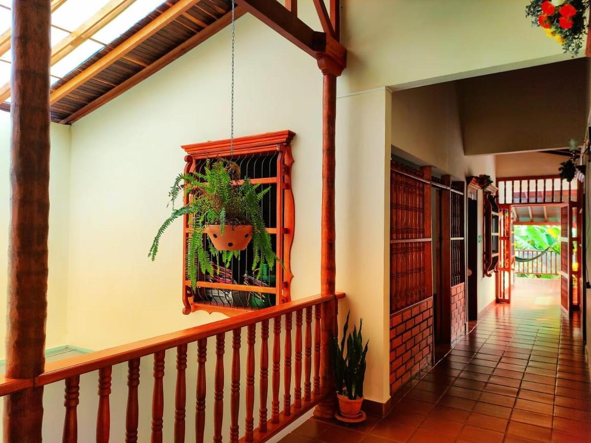 La Casa De Las Flores Hostal คาร์ดิน ภายนอก รูปภาพ