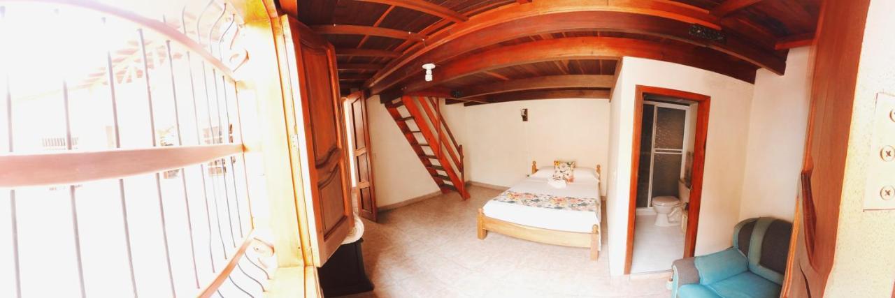 La Casa De Las Flores Hostal คาร์ดิน ภายนอก รูปภาพ