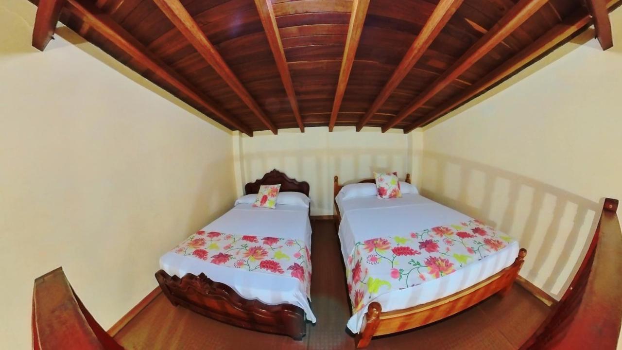 La Casa De Las Flores Hostal คาร์ดิน ภายนอก รูปภาพ