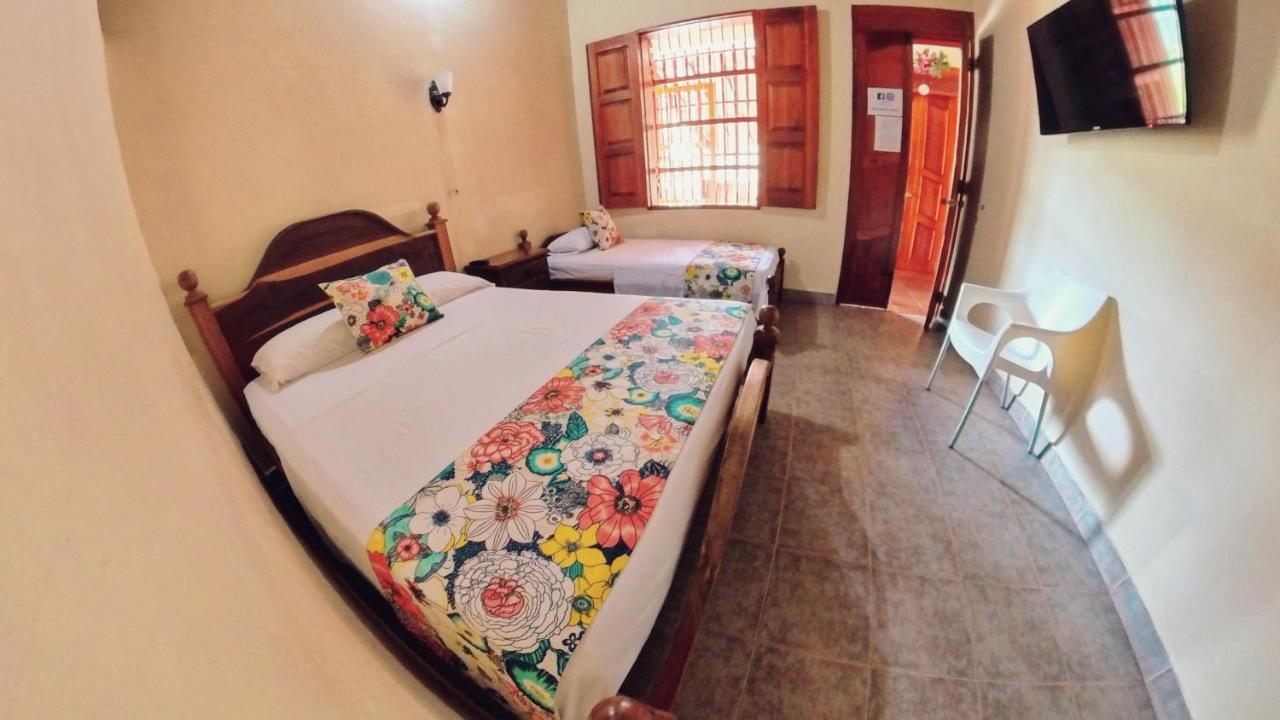 La Casa De Las Flores Hostal คาร์ดิน ภายนอก รูปภาพ
