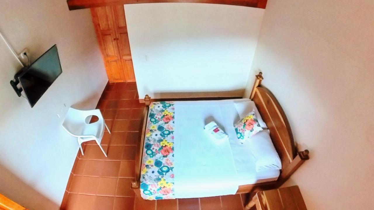 La Casa De Las Flores Hostal คาร์ดิน ภายนอก รูปภาพ