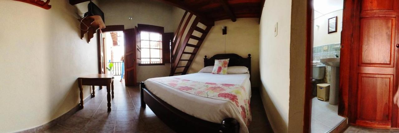 La Casa De Las Flores Hostal คาร์ดิน ภายนอก รูปภาพ