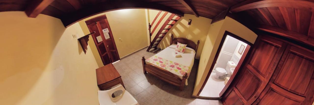 La Casa De Las Flores Hostal คาร์ดิน ภายนอก รูปภาพ