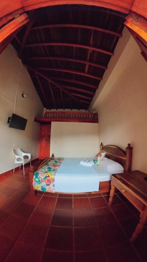 La Casa De Las Flores Hostal คาร์ดิน ภายนอก รูปภาพ