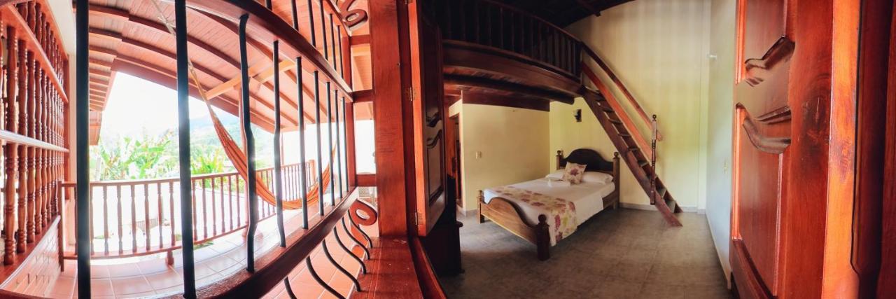 La Casa De Las Flores Hostal คาร์ดิน ภายนอก รูปภาพ