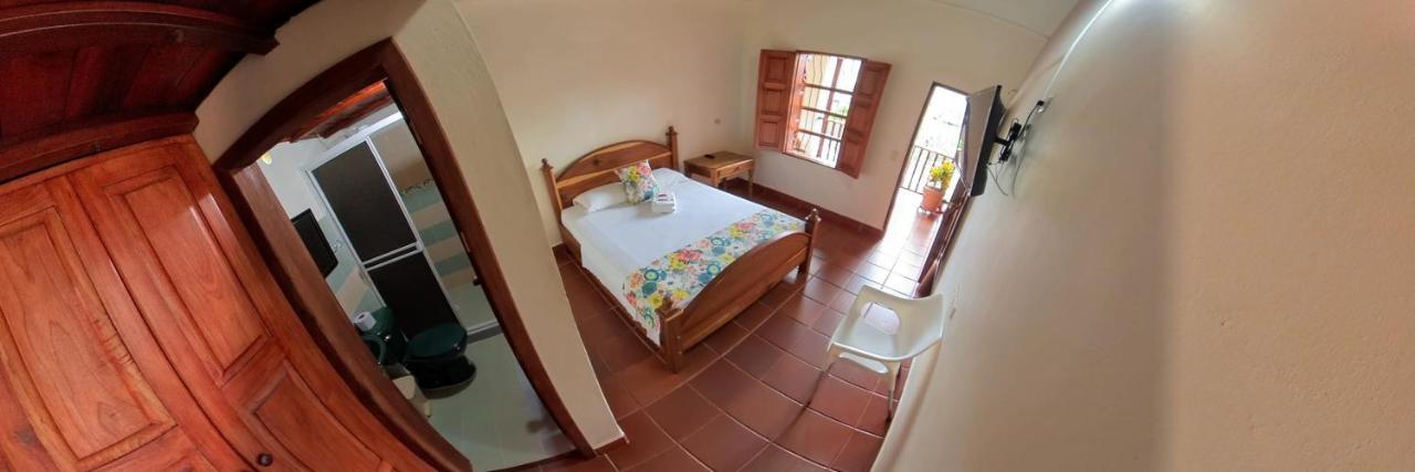 La Casa De Las Flores Hostal คาร์ดิน ภายนอก รูปภาพ