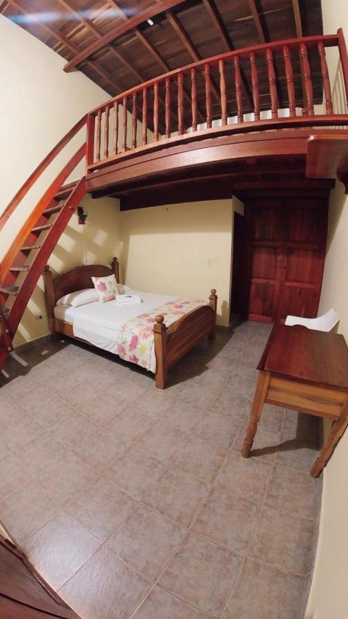 La Casa De Las Flores Hostal คาร์ดิน ภายนอก รูปภาพ