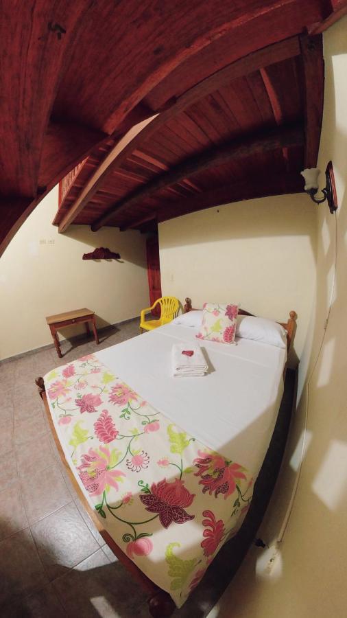 La Casa De Las Flores Hostal คาร์ดิน ภายนอก รูปภาพ
