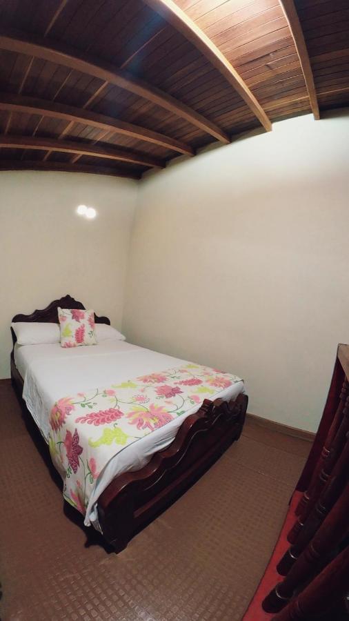 La Casa De Las Flores Hostal คาร์ดิน ภายนอก รูปภาพ