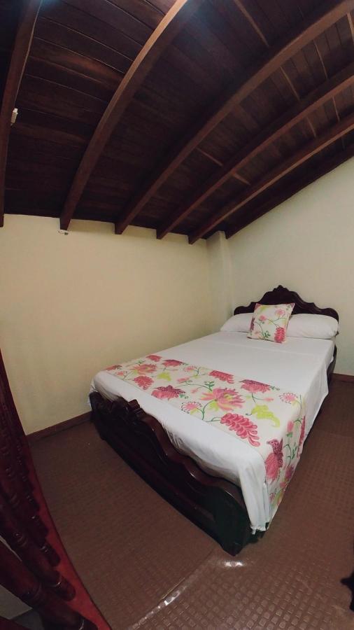 La Casa De Las Flores Hostal คาร์ดิน ภายนอก รูปภาพ
