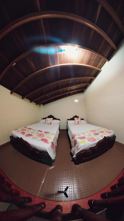 La Casa De Las Flores Hostal คาร์ดิน ภายนอก รูปภาพ