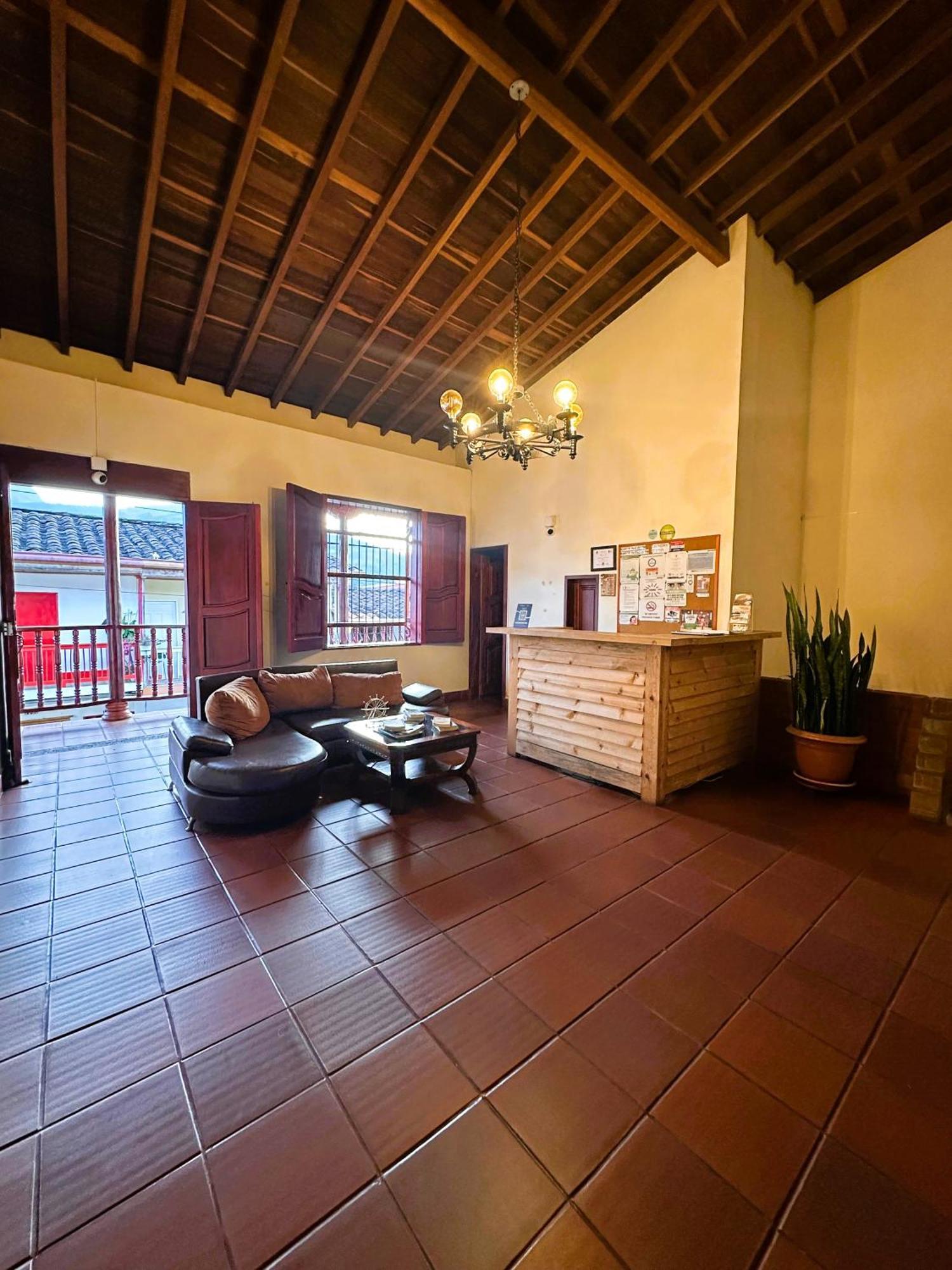 La Casa De Las Flores Hostal คาร์ดิน ภายนอก รูปภาพ