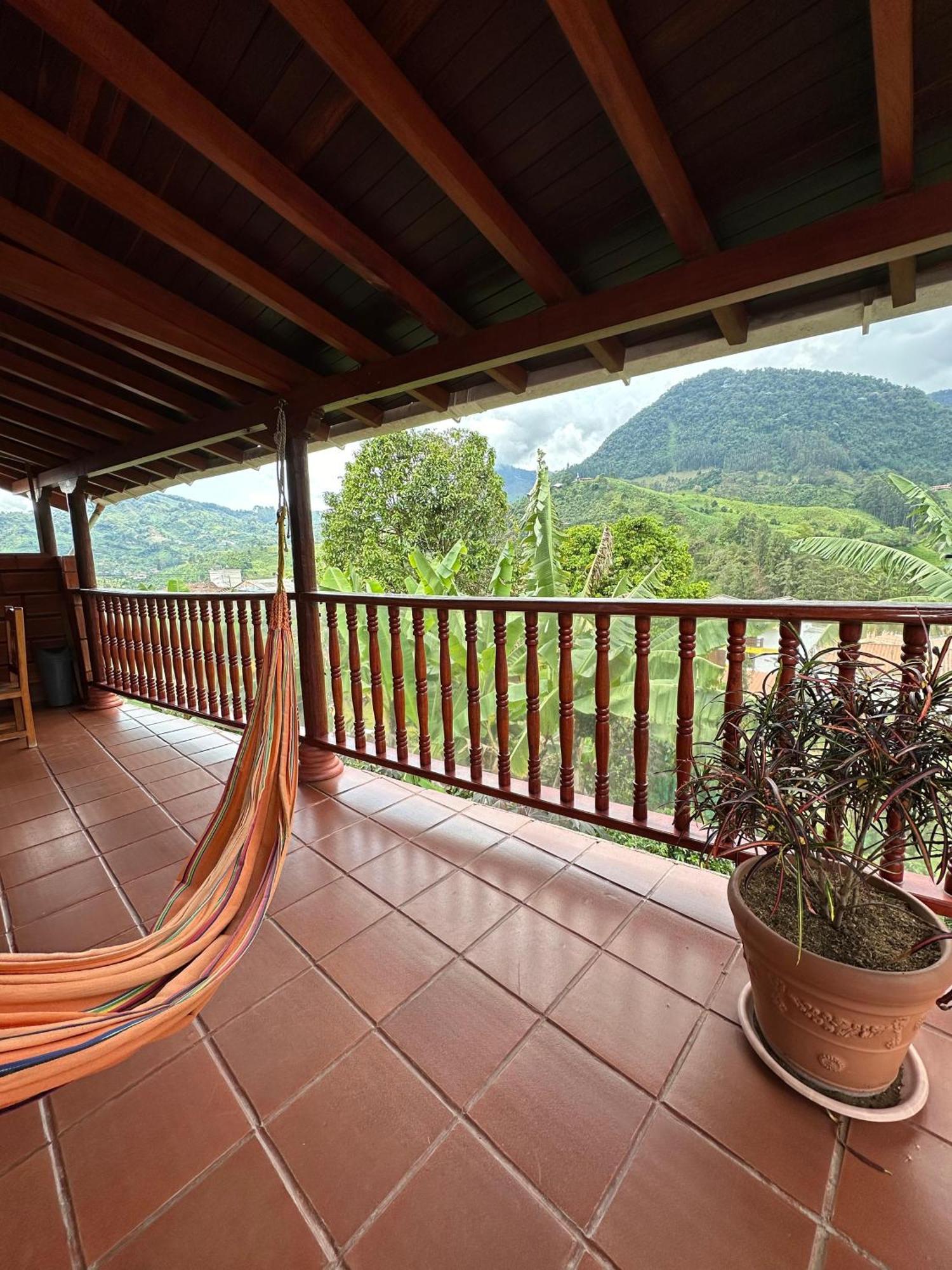 La Casa De Las Flores Hostal คาร์ดิน ภายนอก รูปภาพ