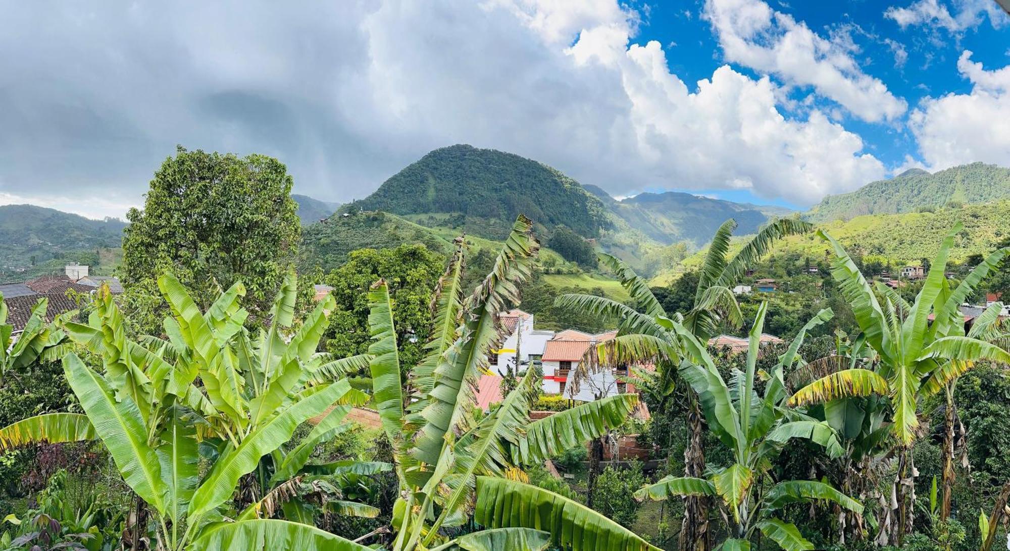 La Casa De Las Flores Hostal คาร์ดิน ภายนอก รูปภาพ