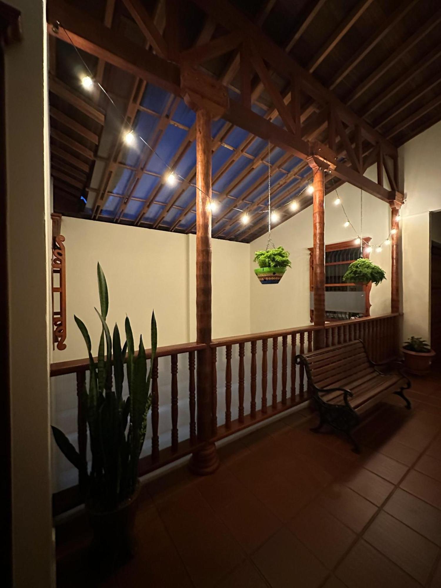 La Casa De Las Flores Hostal คาร์ดิน ภายนอก รูปภาพ