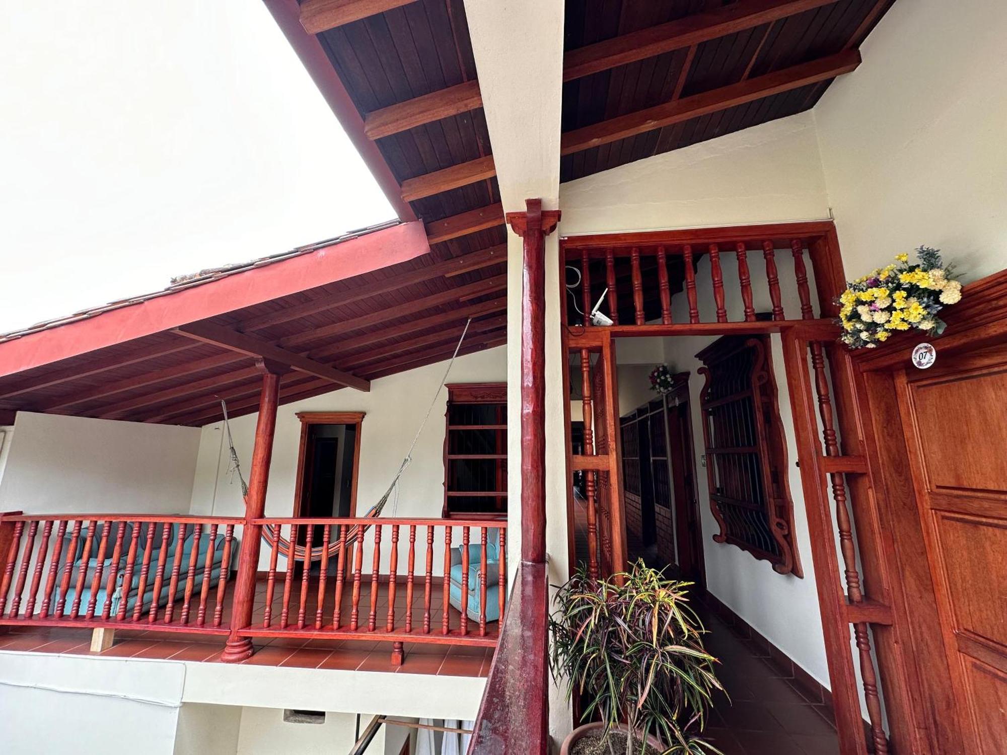 La Casa De Las Flores Hostal คาร์ดิน ภายนอก รูปภาพ