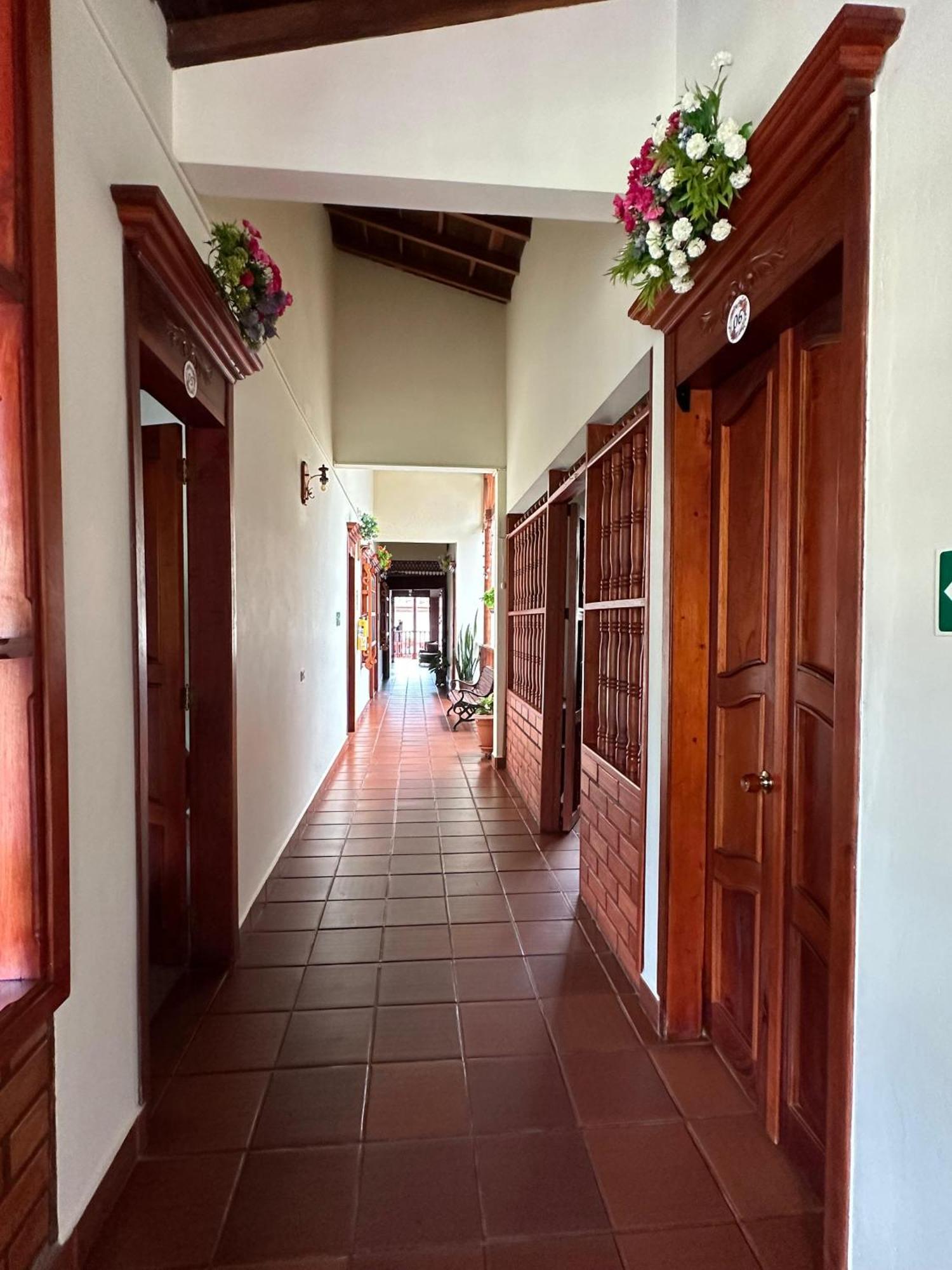 La Casa De Las Flores Hostal คาร์ดิน ภายนอก รูปภาพ